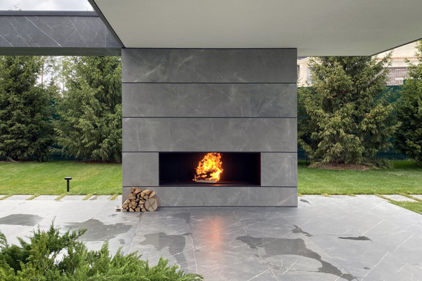 Веранда с камином